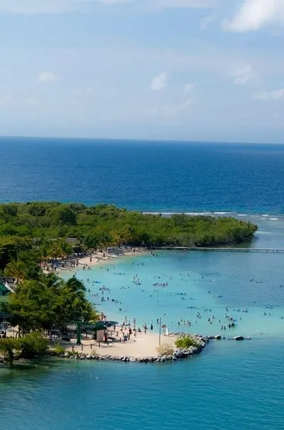 picture from cruise ship of beach at maghogany bay carnival cruise port at roatan honduras